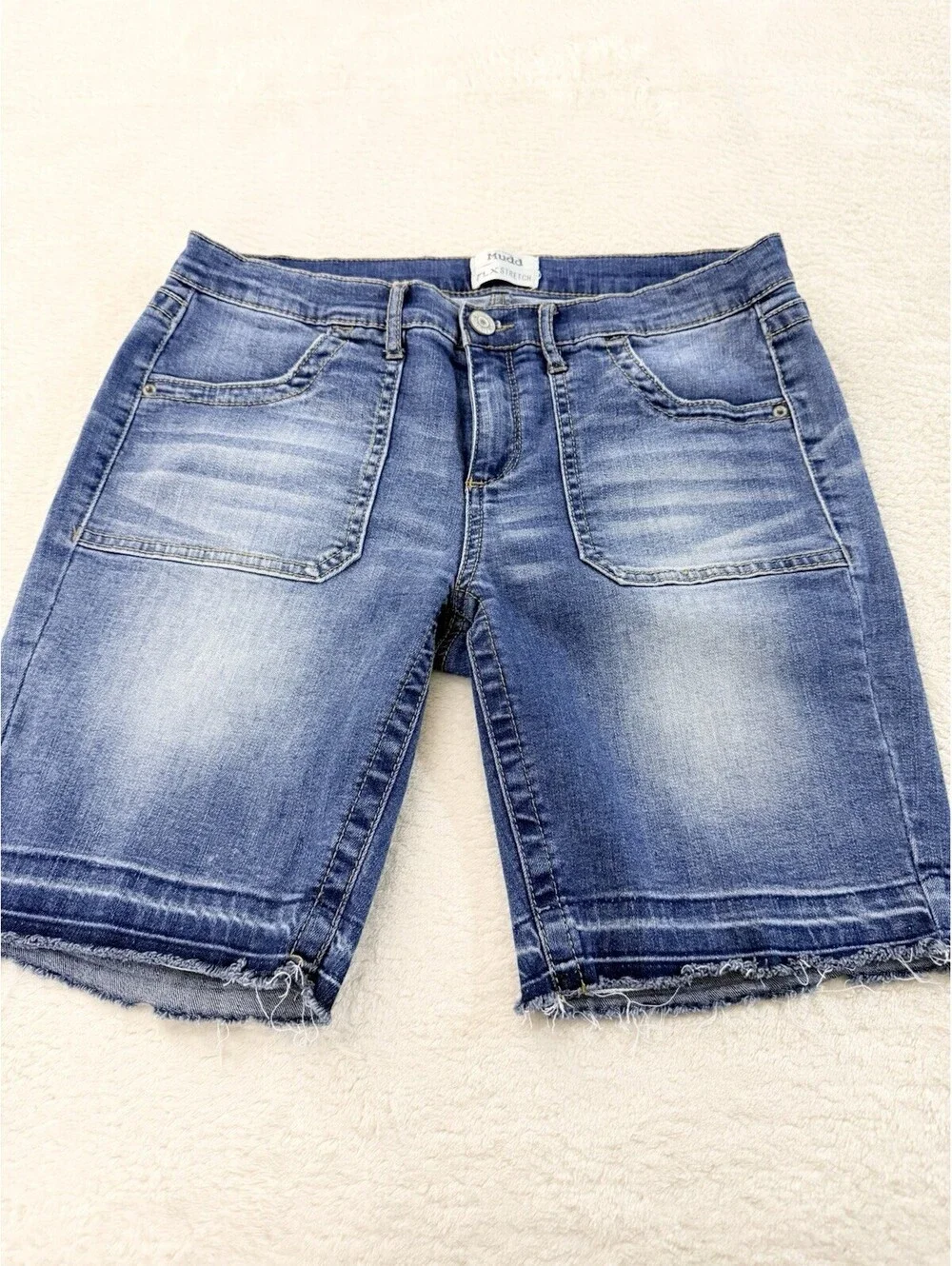 Mudd Women’s FLX Stretch Denim Shorts Size 13 Mid Rise Raw Hem Blue